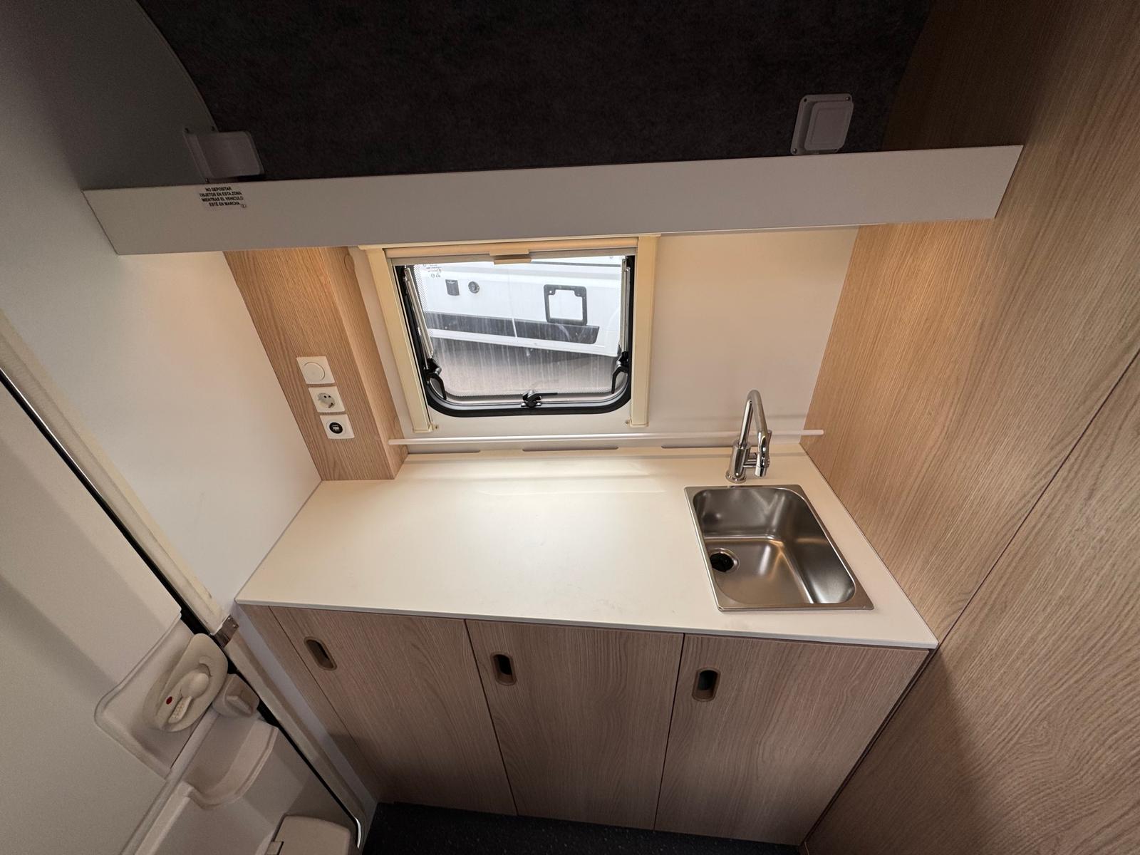 Adria Aviva Lite 300LH (9)