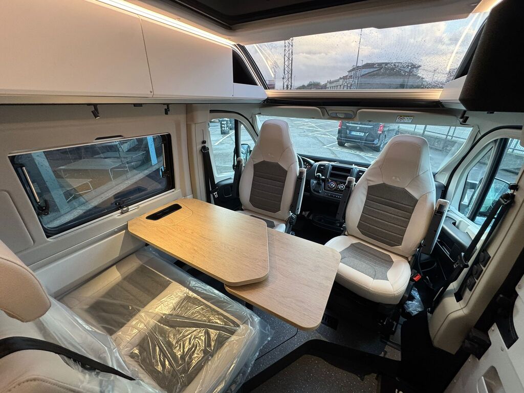 Adria Twin 640 SGX PT 60Y (15)