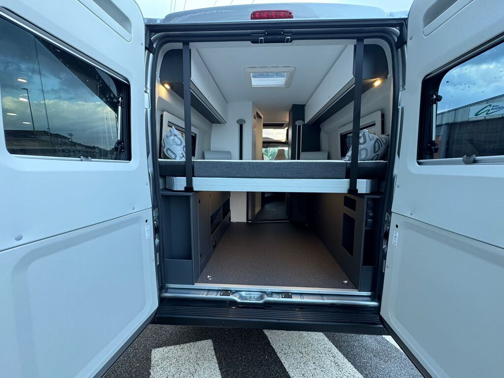 Adria Twin 640 SGX PT 60Y (16)