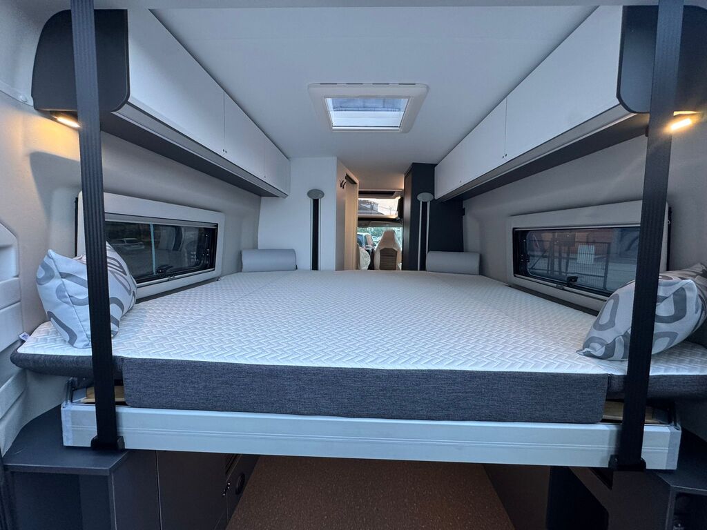 Adria Twin 640 SGX PT 60Y (17)