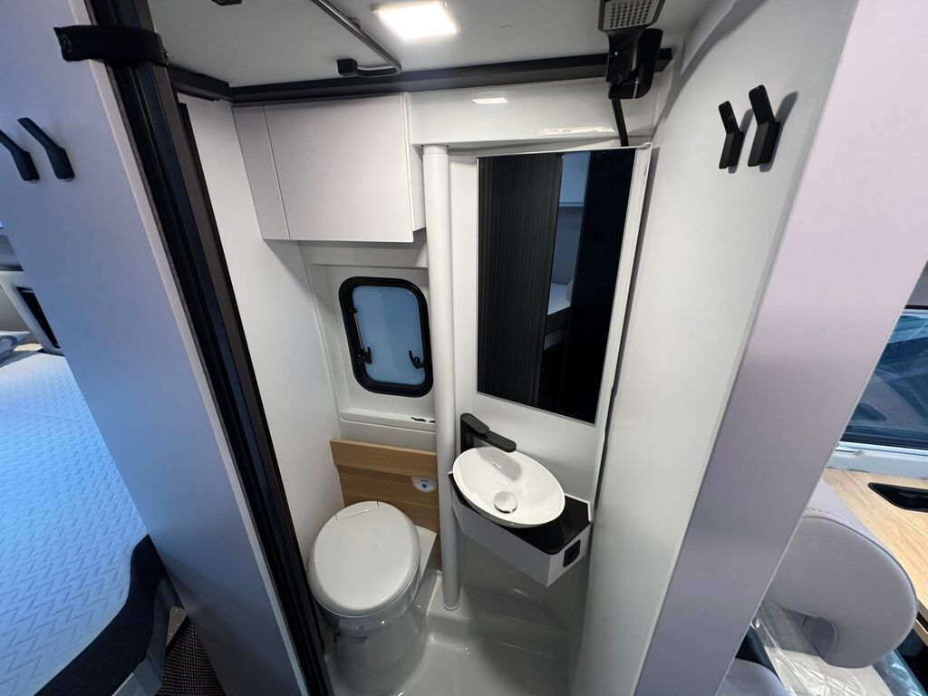 Adria Twin 640 SGX PT 60Y (19)