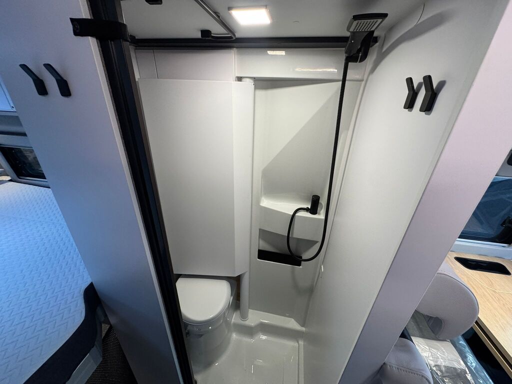 Adria Twin 640 SGX PT 60Y (20)