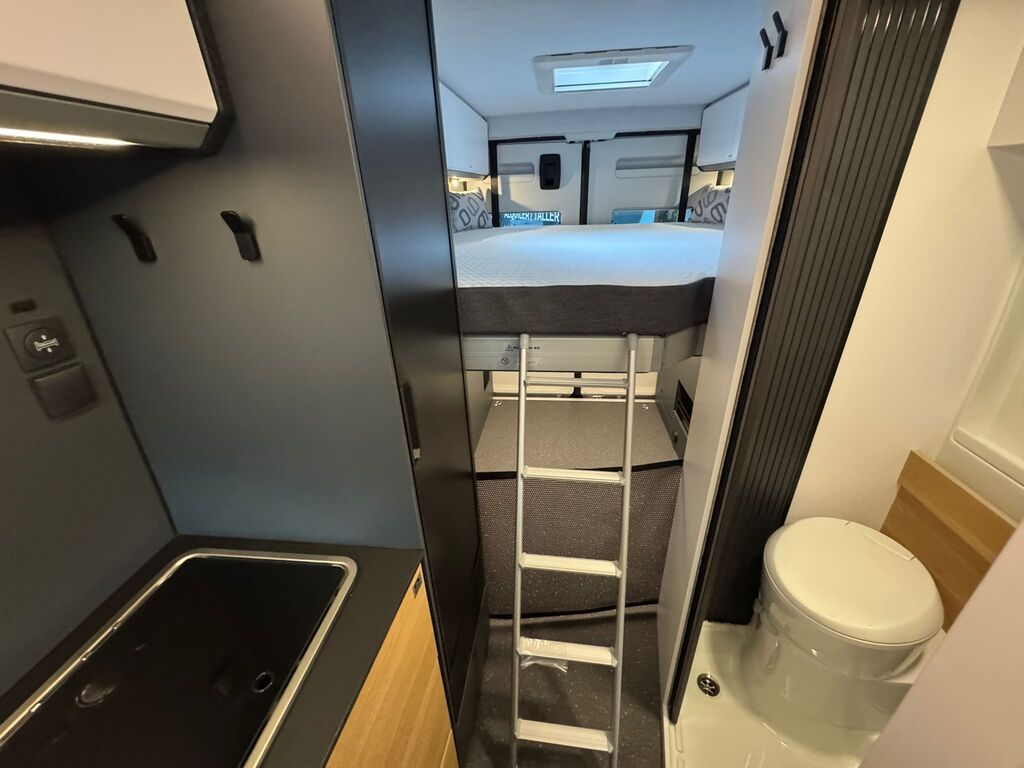 Adria Twin 640 SGX PT 60Y (6)