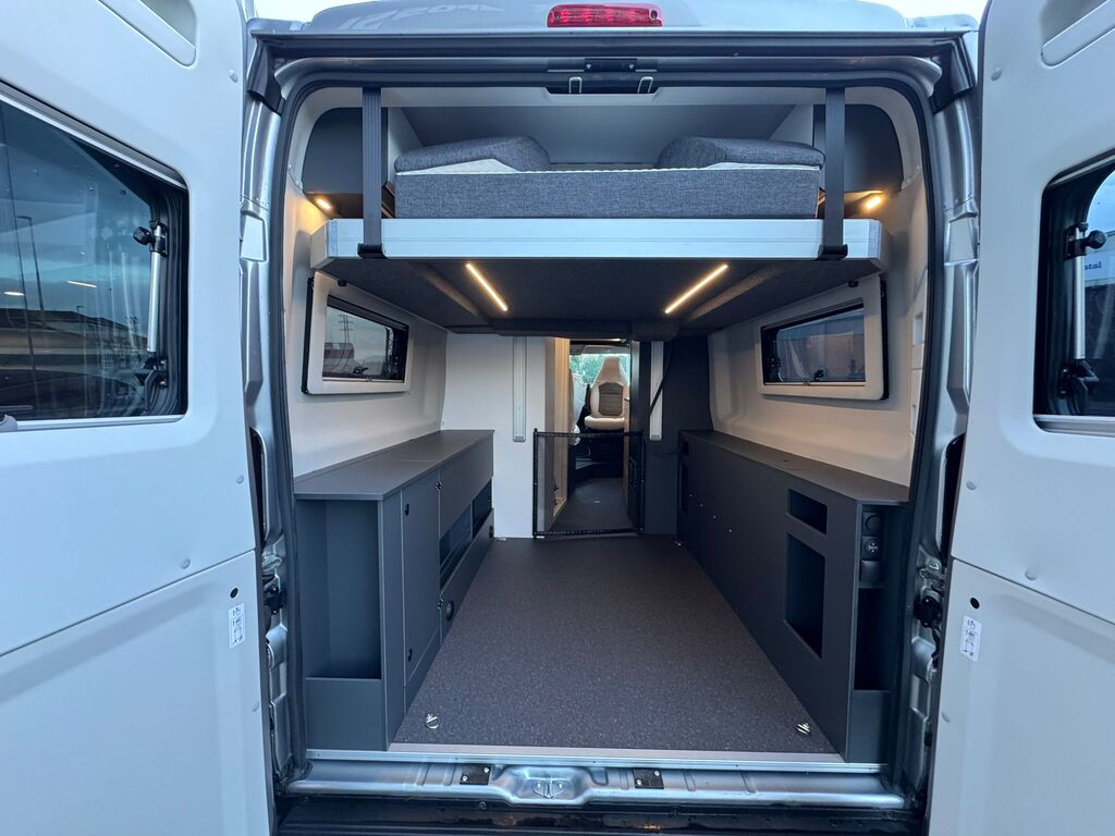 Adria Twin 640 SGX PT 60Y (8)